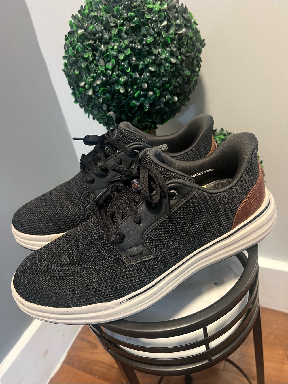 Skechers Slip-ins Men’s US 12 Hands Free Low Top Lace-Up Sneaker Black/Brown